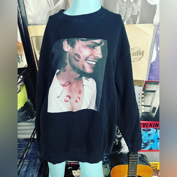 🔥❤️ AWESOME LANE 7 BOY WITH KISSES SWEATSHIRT 2XL VALENTINE’s DAY - Picture 2 of 3